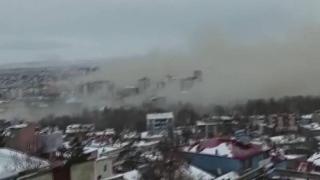 Depremin ardından oluşan toz bulutu cep telefonuyla kaydedildi