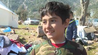 Gofretleri "başkalarına dağıt" diyerek almayan çocuklar TRT Haber'de