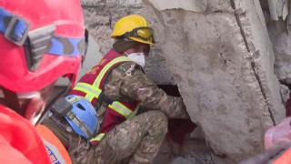 Kırgız arama kurtarma ekibi 8 kişiye can oldu