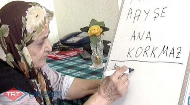 104 Yaşında Okuma Yazma Öğreniyor