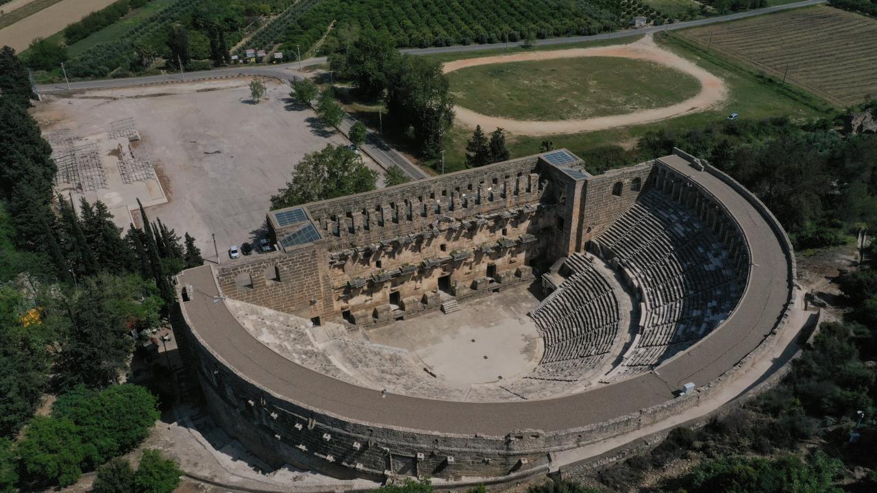 Tiyatrosu ile Ünlü Aspendos