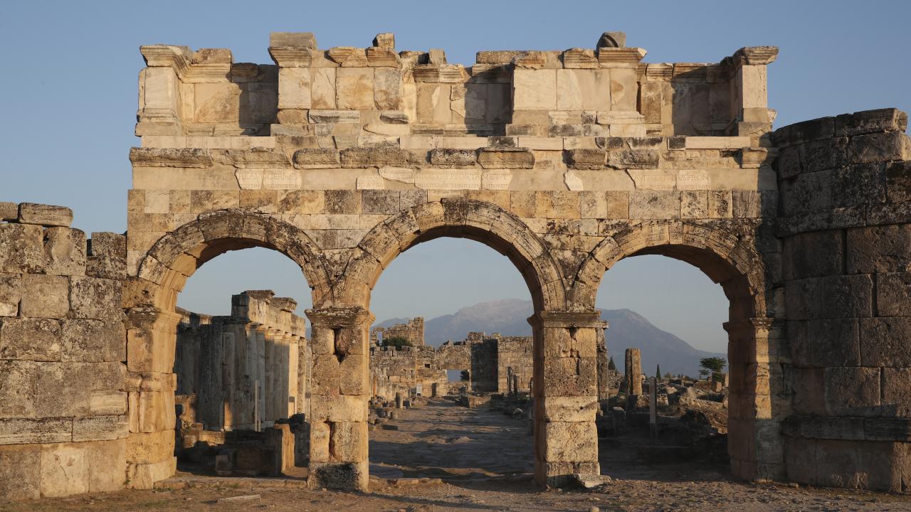 Hierapolis’i Deprem Yıktı