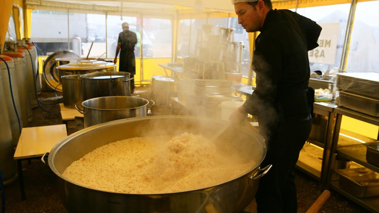 Nurdağı`nda AFAD ile koordineli büyük bir aşevi kuruldu