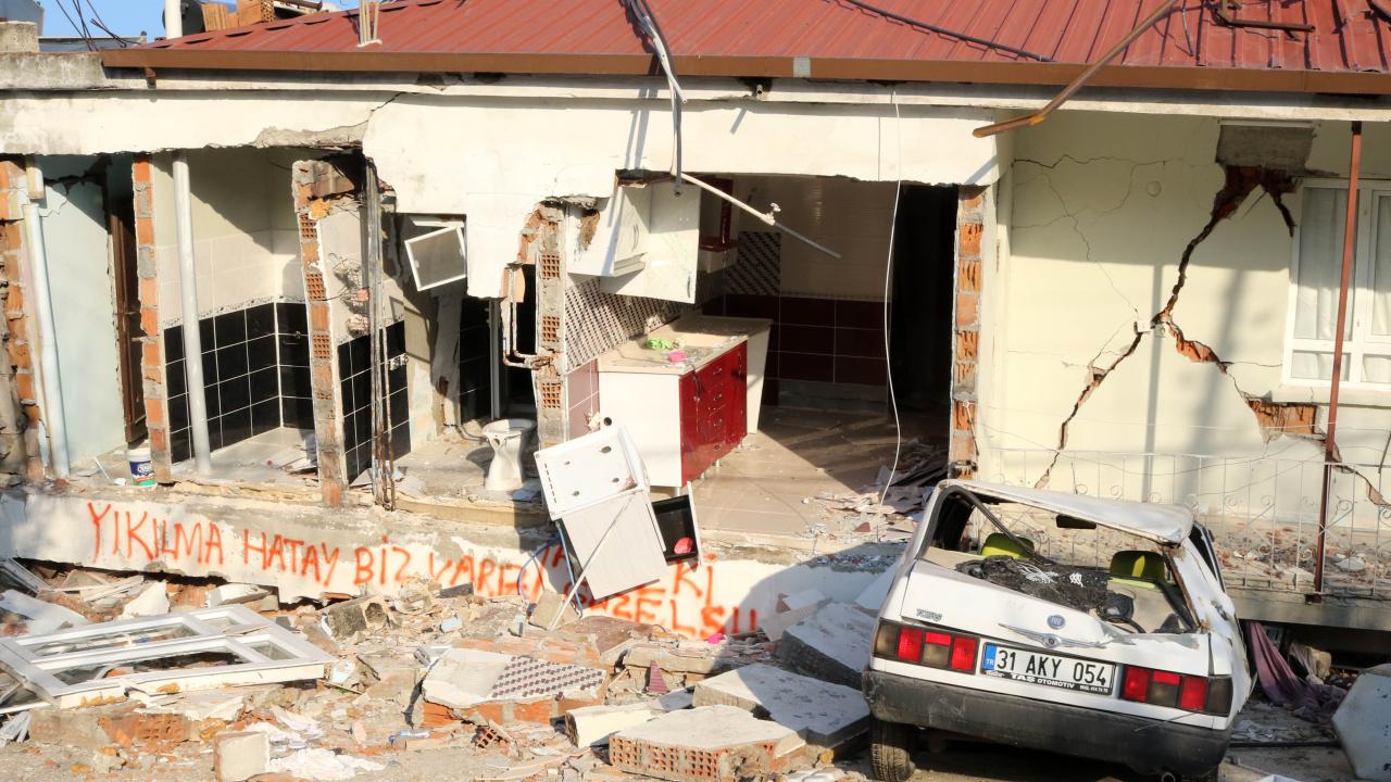 Yazıları görünce iftihar ediyoruz, gururlanıyoruz