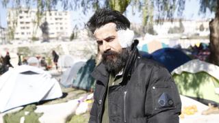 "Buharlı" görüntüsü sembolleşen gönüllü yaralı halde depremzedelere yardım etti