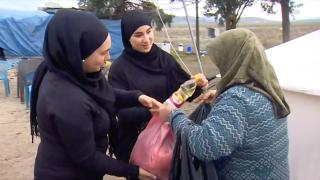 Gurbetçi hemşireler depremzedelerin yardımına koştu