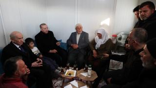 Cumhurbaşkanı Erdoğan, konteyner kentte depremzedelerle buluştu