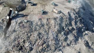 Enkaz alanı 'dağ' gibi yükseliyor