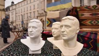 Zelenskyi’nin heykel ve büstleri satışa sunuldu