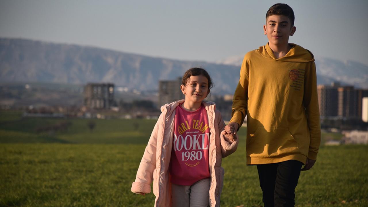 Depremin 4. gününde kurtarılan iki kardeş enkaz altındaki 87 saati anlattı