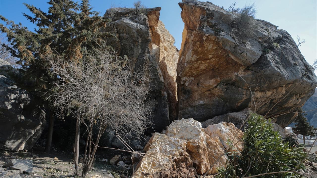 "Kaya aşağıya yuvarlansaydı birçok evi yerle bir ederdi"