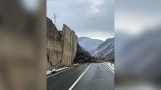 Artvin'de yaşanan heyelan anları kamerada