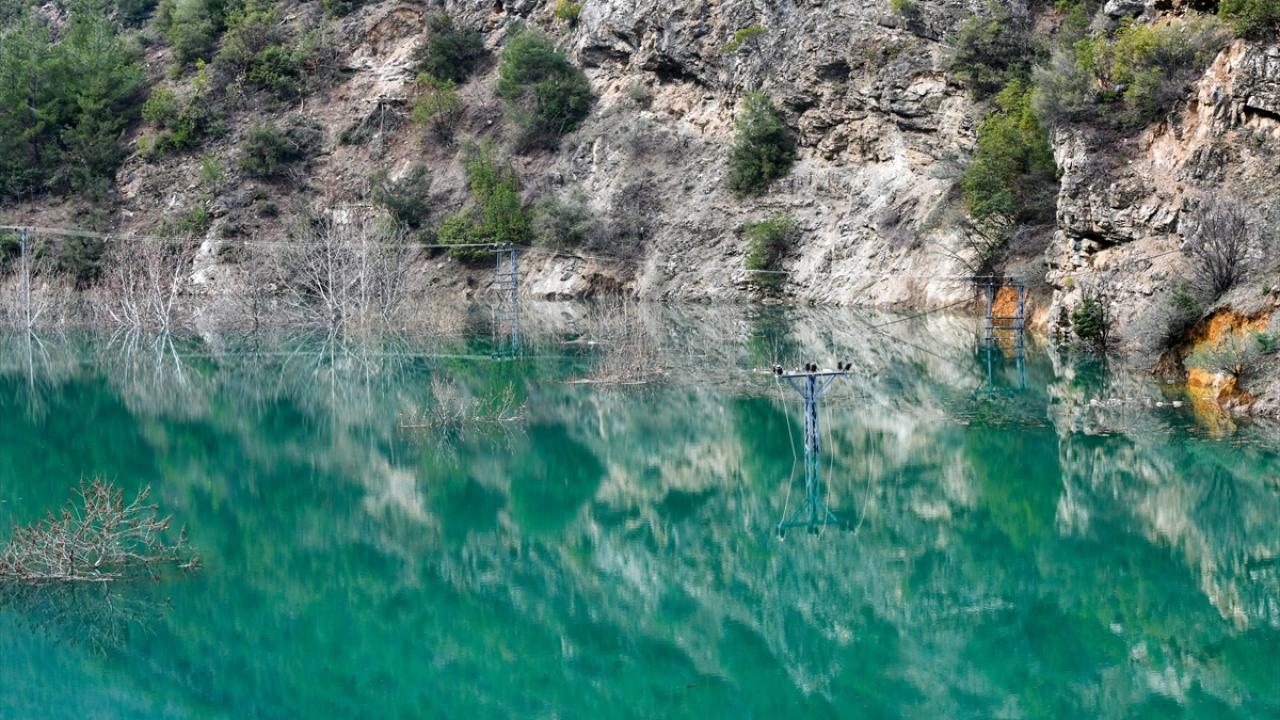 Heyelanla kapanan İdilli Deresi'nde suyun kontrollü tahliyesi sürüyor