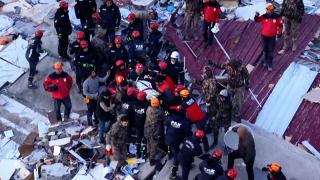 Anne ile kızını depremden 92 saat sonra kurtardı, yaşadıklarını TRT Haber'e anlattı