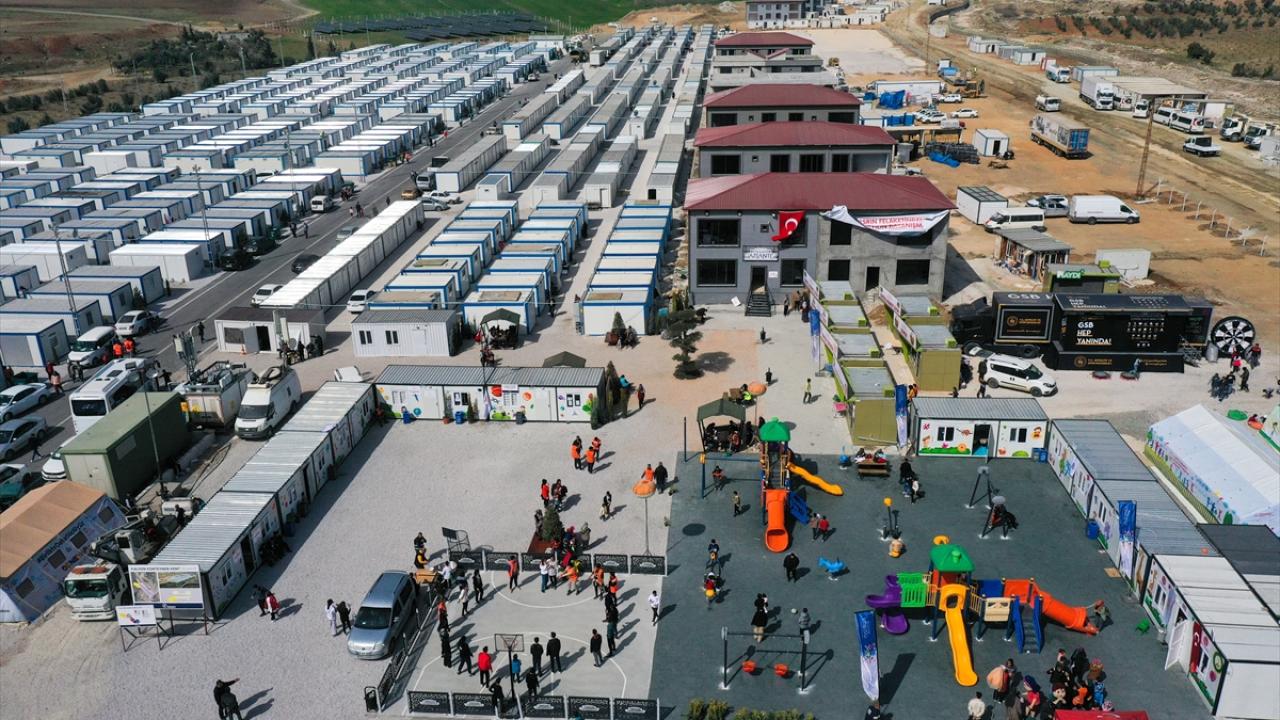Gaziantep'te 3 bin kişilik konteyner kentte depremzedelerin ihtiyaçları karşılanıyor