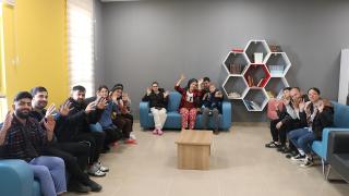 Depremin sessiz tanıkları o anları işaret diliyle anlattı