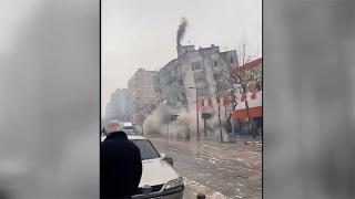 Kahramanmaraş'ta görev yaptığı apartmanın yıkıldığı anı görüntüledi