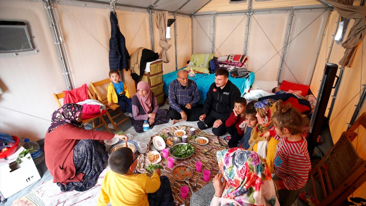 "Çadırlarımız konteyner tipi İsveç çadırları"
