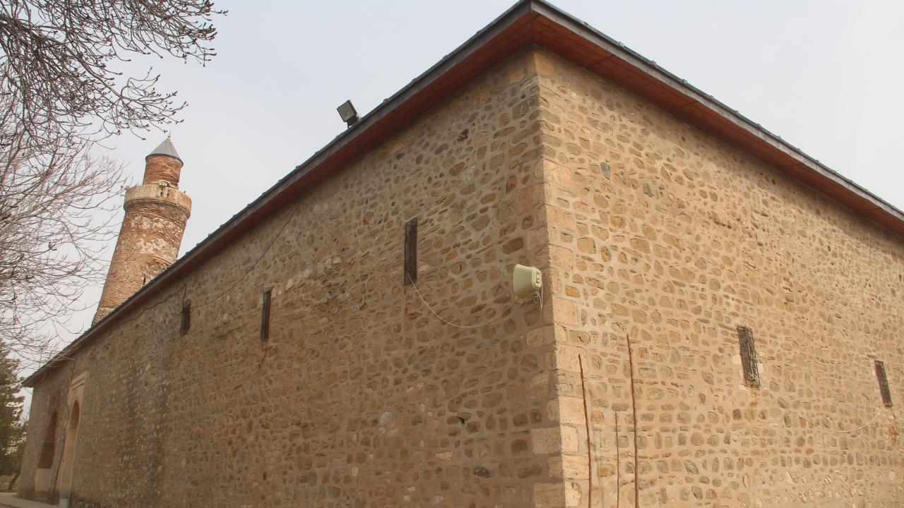 "Horasan harcı, zamanla daha da sertleşiyor, tuz miktarını emiyor, salınımı önlüyor"