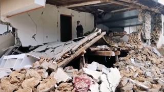 85 yaşındaki Döndü Nine enkazda hatıralarını arıyor