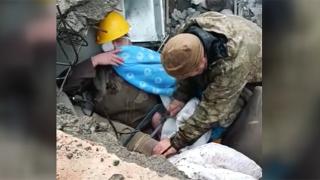 Depremzedelerin yardımına koşan Kahraman Üsteğmen yaşadıklarını TRT Haber'e anlattı