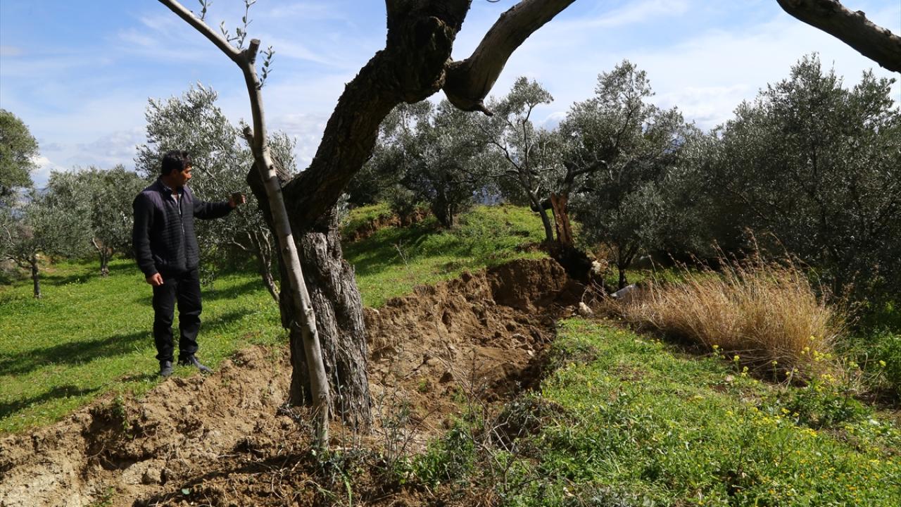 Yer altındaki su borusu 10 metre gerilmiş