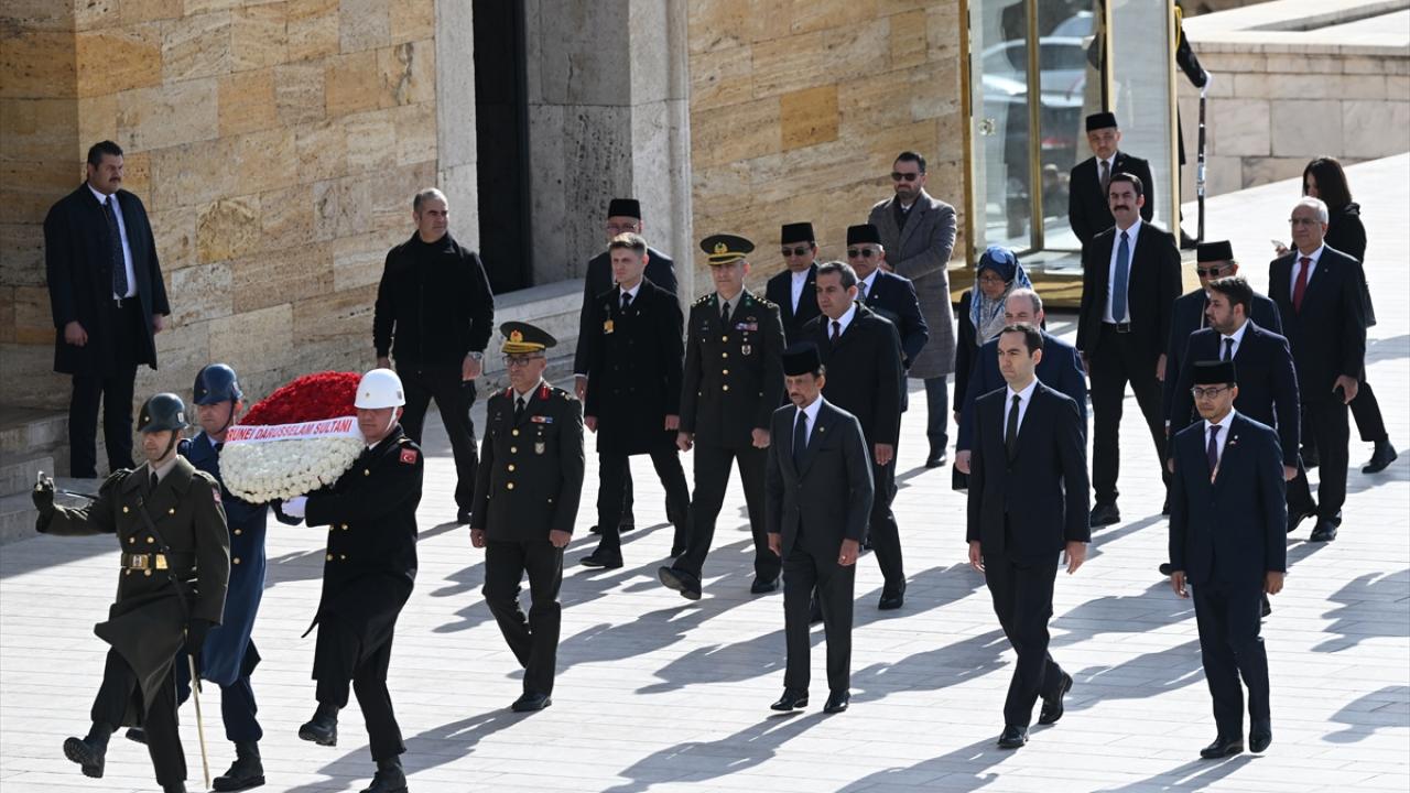 Brunei Sultanı Waddaulah, Anıtkabir`i ziyaret etti