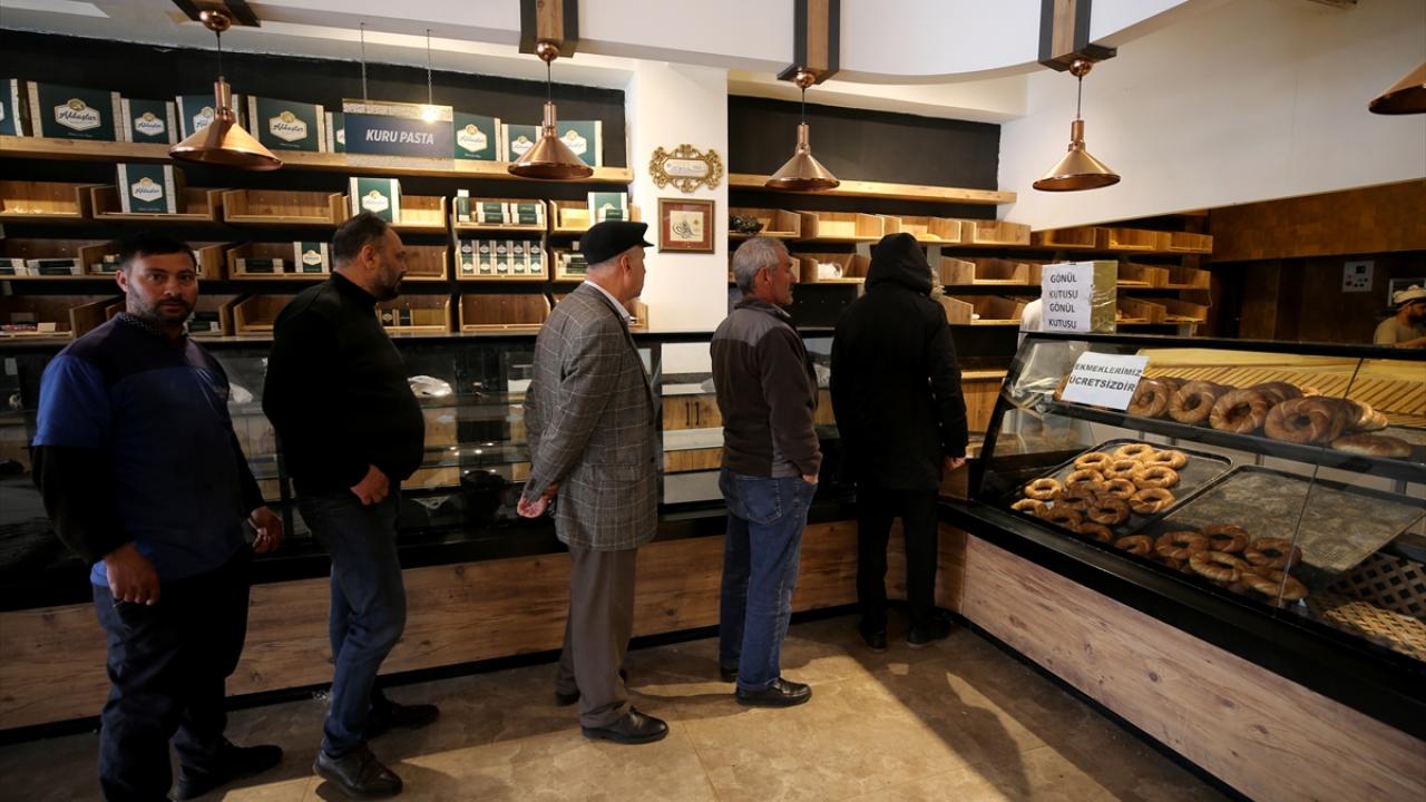 "Bir nebze de olsa insanları mutlu edebilmek için çalışıyorum"