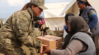 Gaziantep'te kadın subay ve astsubaylar depremzede kadınların günlerini kutladı
