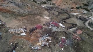 Depremin ardındaki heyelanda 15 haneli mezra toprak altında kaldı