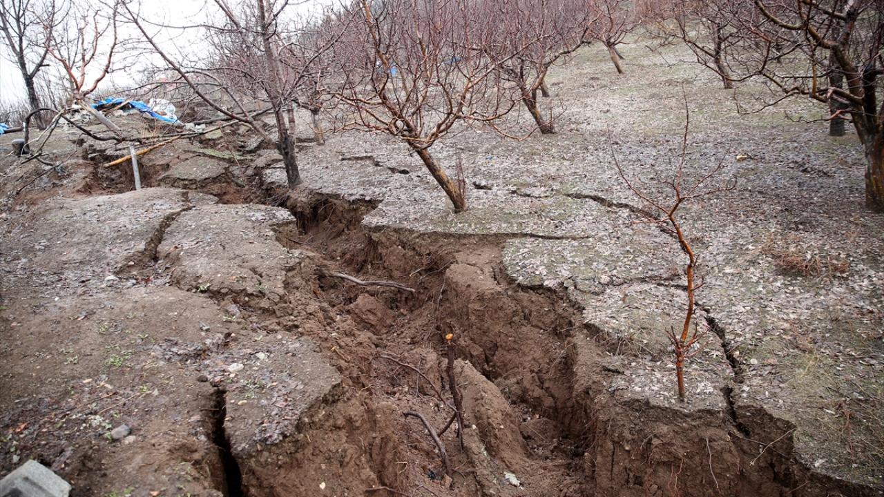 "Elma ağaçları 6 metre ileriye kaymış"