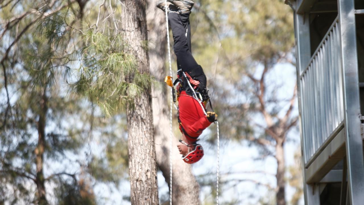 JAK timi özel eğitim almış personelden oluşuyor