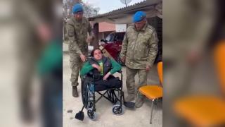 Mehmetçik'ten engelli gence tekerlekli sandalye hediyesi