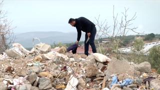 Cenaze için döndüğü enkazda amcasının yaşadığını gördü