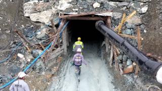 Krom madeni depremde 12 metre kot kaybetti