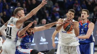 Anadolu Efes sahasında Real Madrid'i yendi