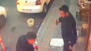 Silahlı saldırıya uğradılar, çay içmeye devam ettiler