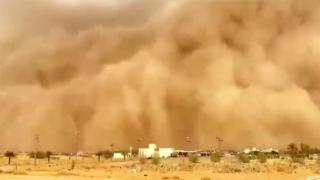 Suudi Arabistan’ı kum fırtınası vurdu
