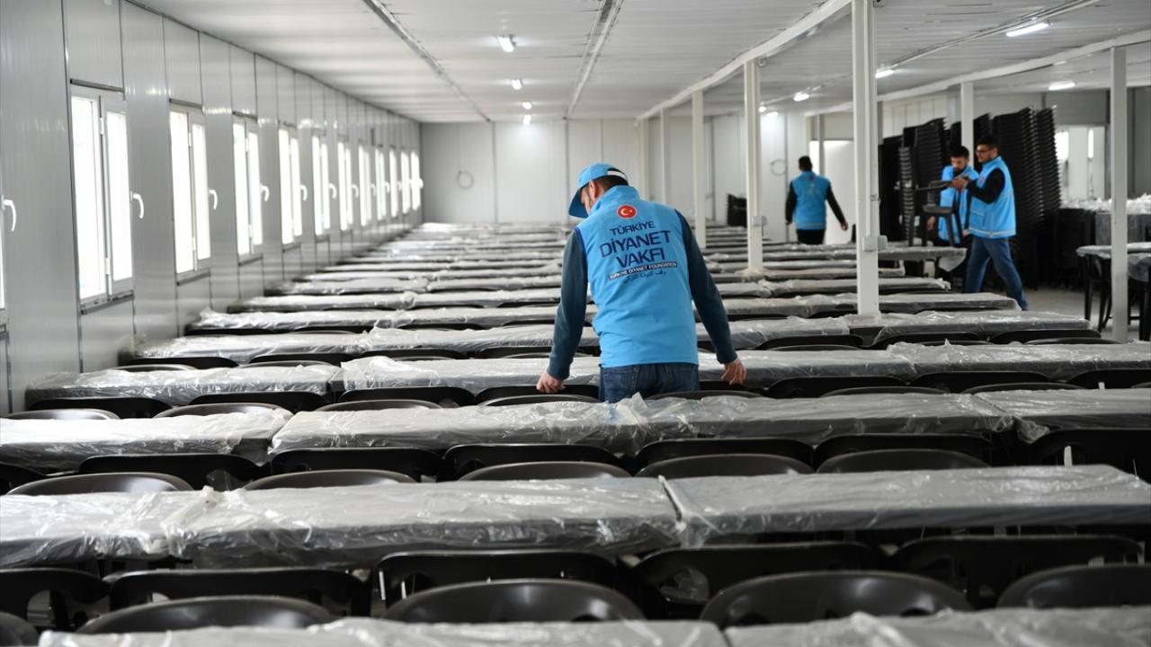 Nurdağı ve İslahiye`de 80 civarında çadır mescit oluşturuldu