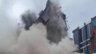 Galeria Sitesi'nde yıkım sırasında çökme meydana geldi