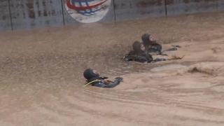 Şanlıurfa'da selin kapattığı alt geçitlerde arama yapılıyor