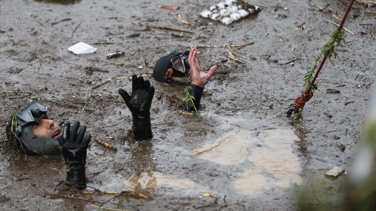 Sel nedeniyle mahsur kalan vatandaşların kurtarılması için çalışma sürüyor