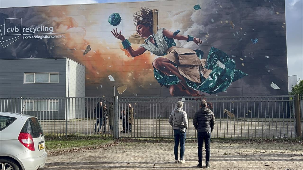 "Eseri çizmeden önce atıkları inceledik"