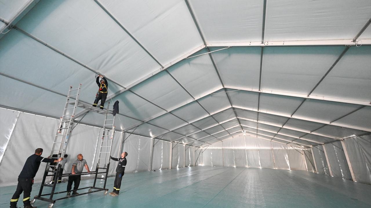 İftar çadırı da kuruldu