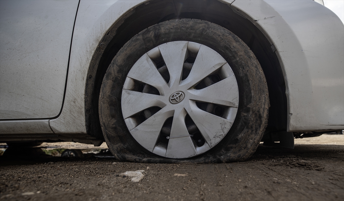 Batı Şeria`da Filistinlilere ait 25 aracın lastiği patlatıldı