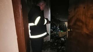 Karabük'te çöp evde yangın: 1 kişi yaralandı
