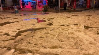 Kilis'i dolu beyaza bürüdü