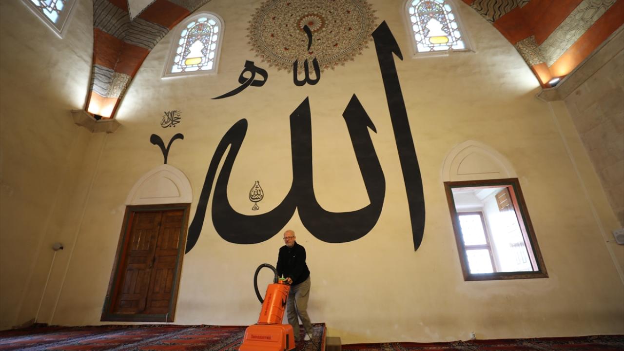 "Camimiz ramazanda mis gibi gül kokuyor"