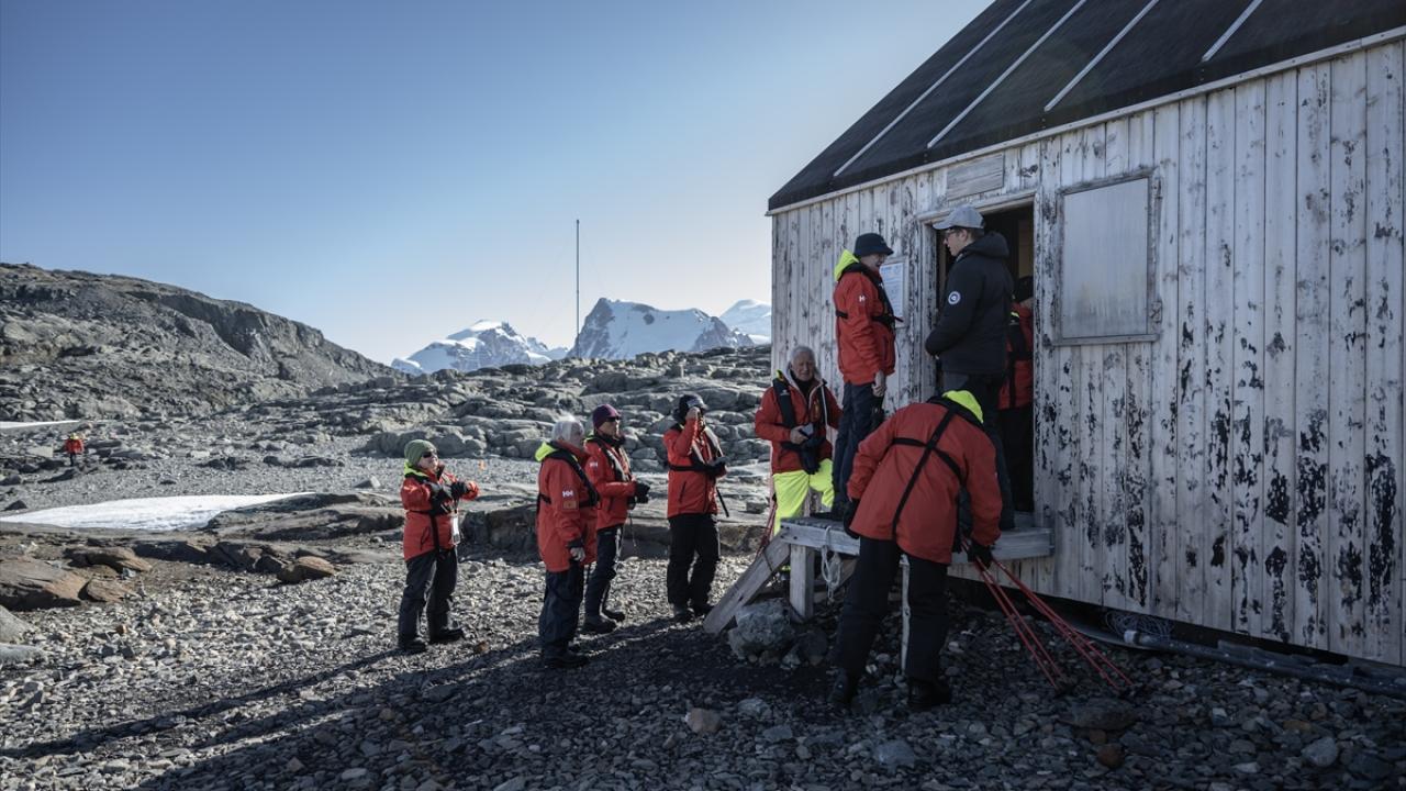 "Beyaz Kıta`ya gerçekleştirilen turizm faaliyetleri yönetilmezse çevreye olan zararları kaçınılmaz"