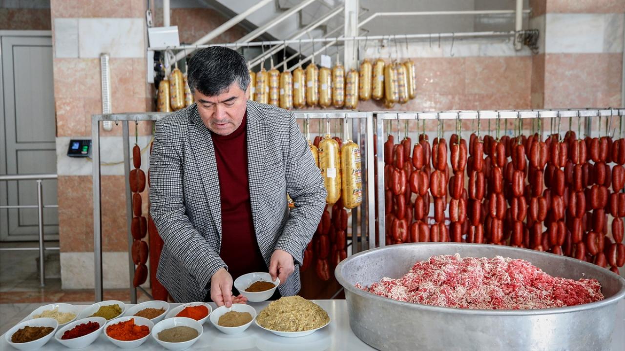 Tavada kendi yağıyla pişiyor